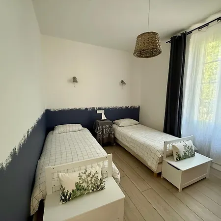 Maison Charmante Proche Et Commerces Avec Wifi - Fr-1-652-60 Hébergement de vacances *